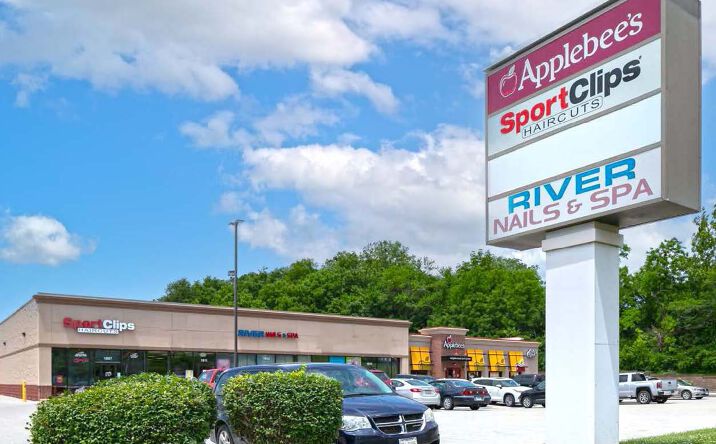 Pictures of Retail property located at 1911 Vaughn Rd, Wood River, IL 62095 for lease - image #1