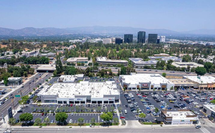 Pictures of Retail, Restaurant property located at 21915 Ventura Blvd & 21927 Ventura Blvd & 21935 Ventura Blvd & 5424 Topanga Canyon Blvd & 5422 Topanga Canyon Boulevard, Los Angeles, CA 91364 for lease - image #1