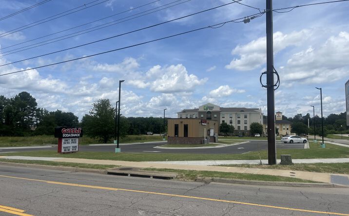 Pictures of Retail property located at 1109 Pointer Trail, Van Buren, AR 72956 for lease - image #1