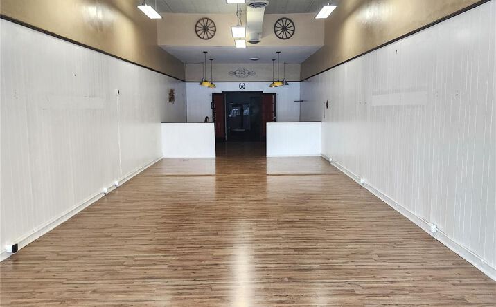 Pictures of Retail property located at 215 N Travis St, Sherman, TX 75090 for lease - image #1