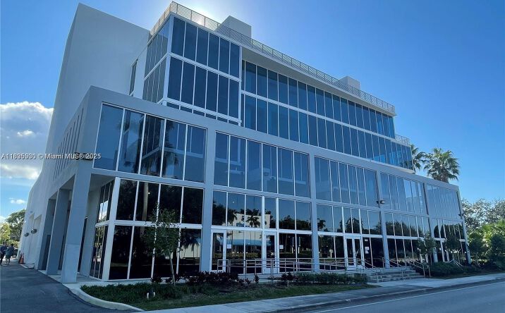 Pictures of Retail, Industrial, Office property located at 10450 NW 33rd St # 102 #101-102, Doral, FL 33172 for lease - image #1