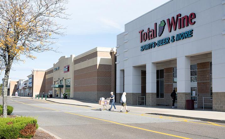 Pictures of Retail property located at 1 Mystic View Rd, Everett, MA 02149 for lease - image #1