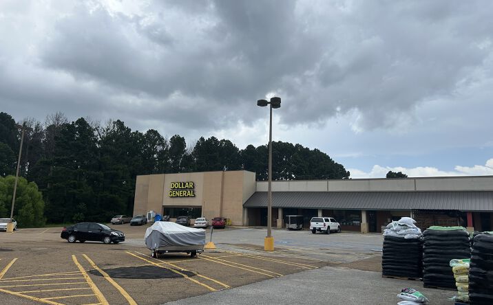 Pictures of Retail property located at 1919 Spillway Rd, Brandon, MS 39047 for lease - image #1