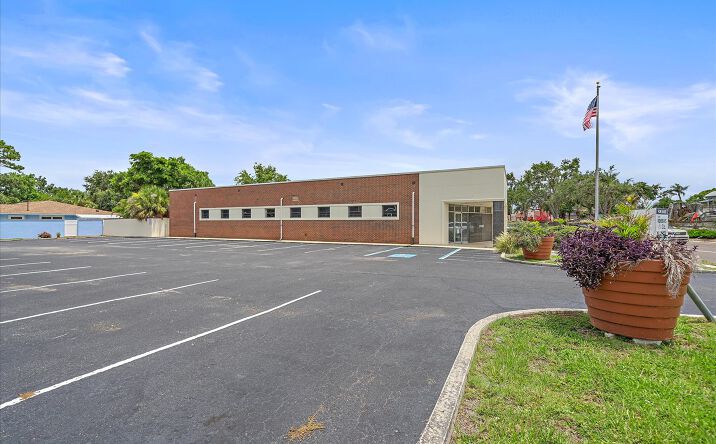 Pictures of Office property located at 3942 N Tamiami Trl, Sarasota, FL 34234 for lease - image #1