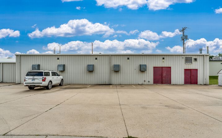 Pictures of Industrial property located at 820 E Crawford St, Salina, KS 67401 for lease - image #1