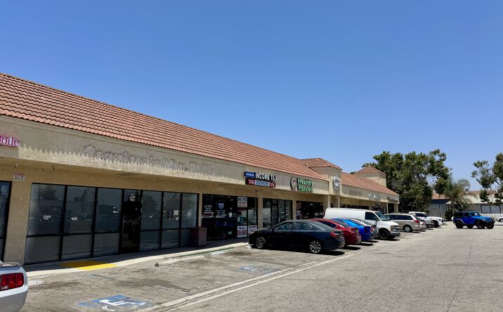 Pictures of Retail property located at 2631 E Vineyard Ave, Oxnard, CA 93036 for lease - image #1