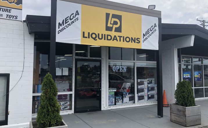 Pictures of Retail property located at 923 North Lake Street, Aurora, IL 60506 for lease - image #1