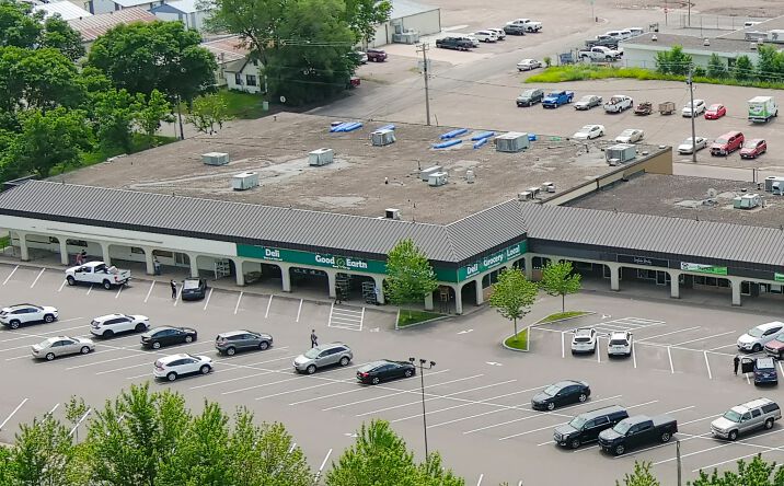 Pictures of Retail property located at 2006 Veterans Dr, St. Cloud, MN 56303 for lease - image #1