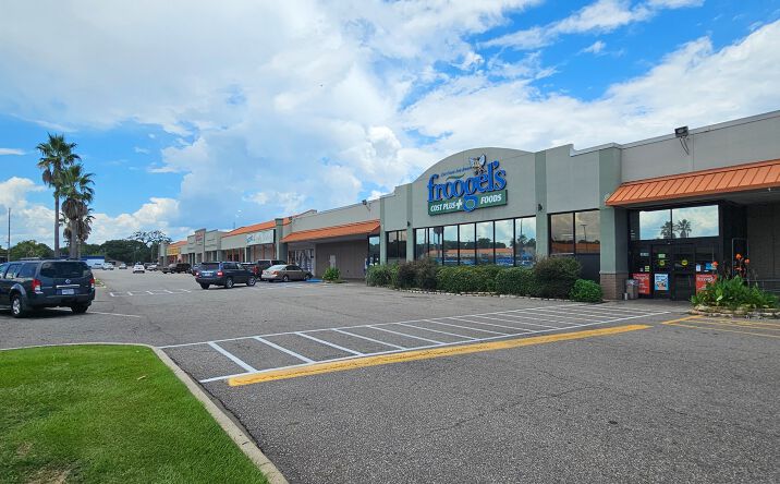 Pictures of Retail, Restaurant, Special Purpose property located at 105 Hardy Court Shopping Center, Gulfport, MS 39507 for lease - image #1