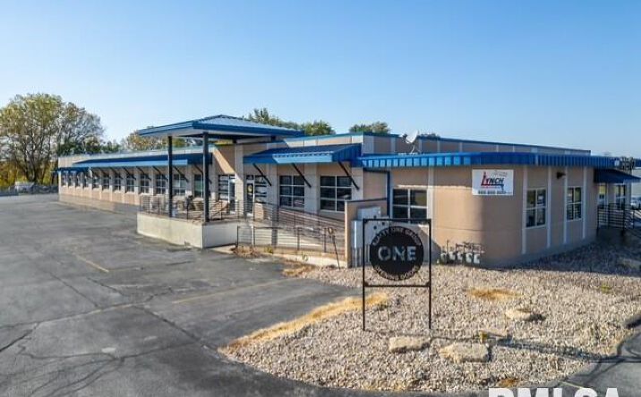 Pictures of Office property located at 4726 N BRADY Street SE, Davenport, IA 52806 for lease - image #1