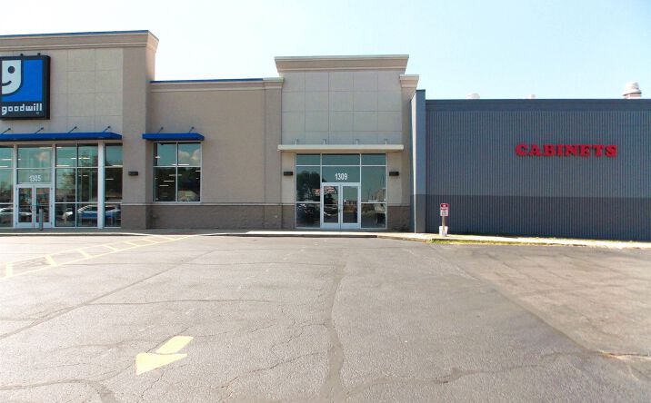 Pictures of Office, Retail property located at 1309 W BROADWAY Street, Centralia, IL 62801 for lease - image #1