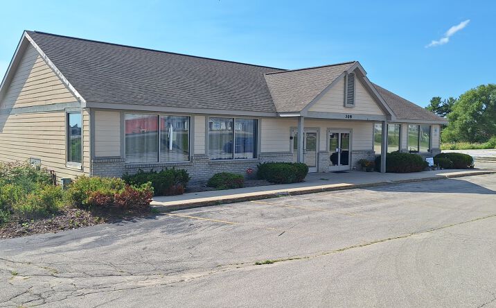 Pictures of Retail property located at 308 US-31, Traverse City, MI 49685 for lease - image #1