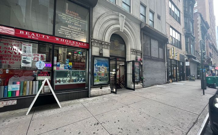Pictures of Retail, Restaurant property located at 28 W 28th St, New York, NY 10001 for lease - image #1