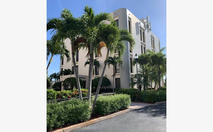 Pictures of Office property located at 1201 19th Pl, Vero Beach, FL 32960 for lease - image #1