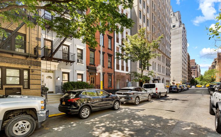 Pictures of Office property located at 208 E 75th St, New York, NY 10021 for lease - image #1