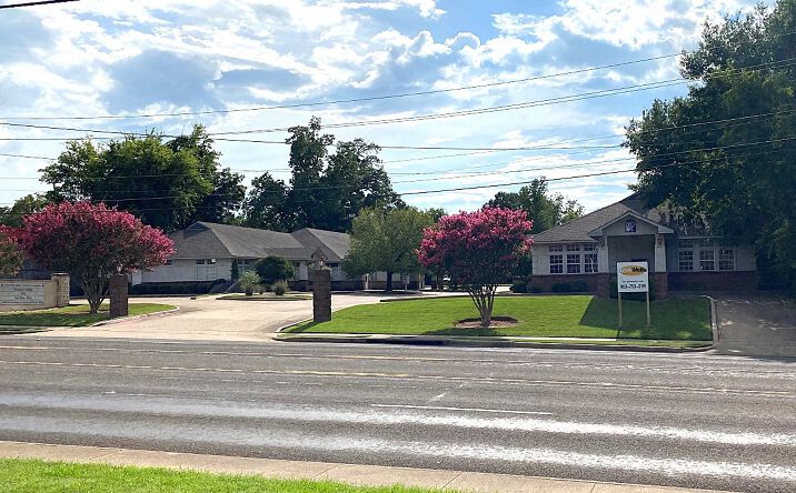 Pictures of Office property located at 1711 S Henderson Blvd, Kilgore, TX 75662 for lease - image #1