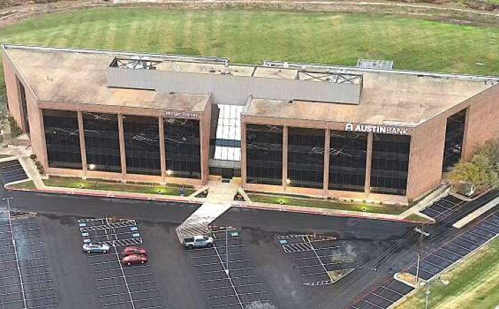 Pictures of Office property located at 911 W Loop 281, Longview, TX 75605 for lease - image #1