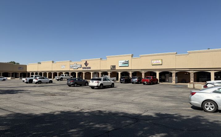 Pictures of Retail, Restaurant property located at 2465 N Main St, Sunset, UT 84015 for lease - image #1