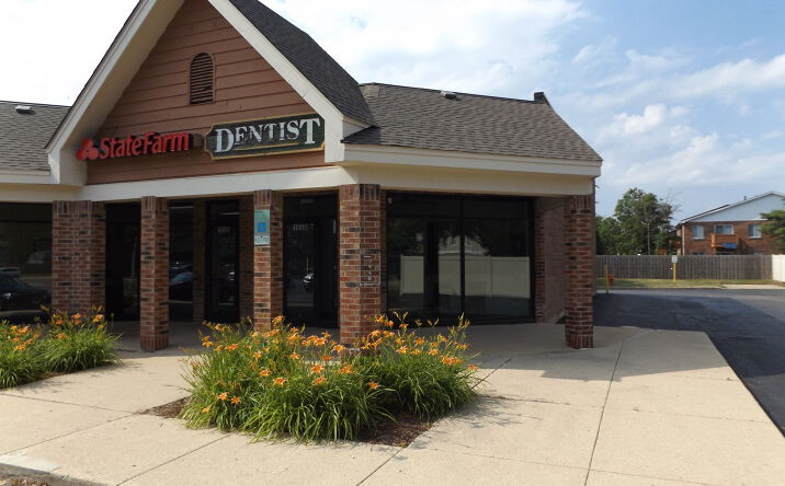Pictures of Retail property located at 1530 E Hintz Rd, Arlington Heights, IL 60004 for lease - image #1
