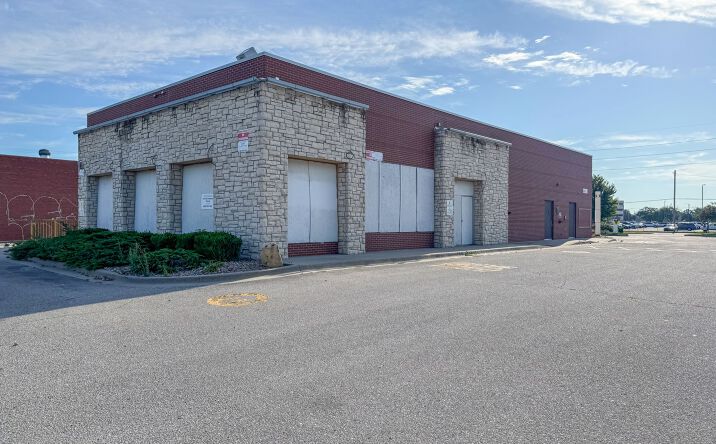 Pictures of Restaurant property located at 1050 N Broadway St, Wichita, KS 67214 for lease - image #1
