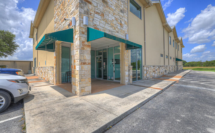 Pictures of Retail, Office property located at 936 S State Hwy 123 Byp, Seguin, TX 78155 for lease - image #1