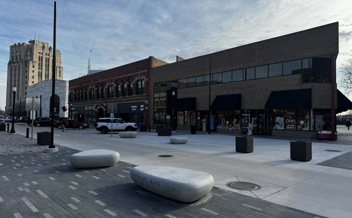 Pictures of Retail, Restaurant property located at 65 Macomb Pl, Mount Clemens, MI 48043 for lease - image #1