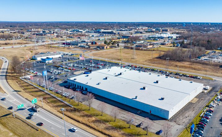 Pictures of Retail, Industrial property located at 825 Leona Rd, Elyria, OH 44035 for lease - image #1