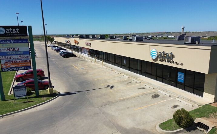 Pictures of Retail property located at 1705 Investors Ave, El Reno, OK 73036 for lease - image #1