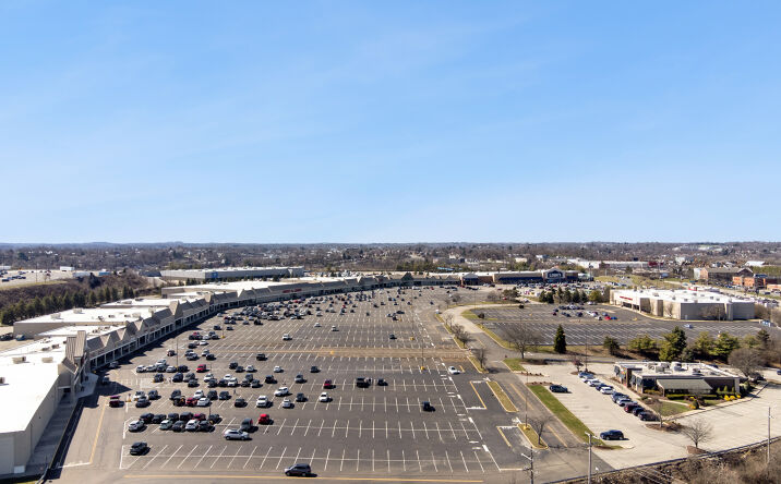 Pictures of Retail property located at 1025 Mountain View Dr, West Mifflin, PA 15122 for lease - image #1