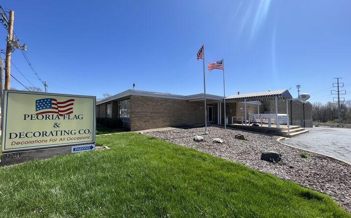 Pictures of Retail, Office, Industrial property located at 920 E Glen Ave, Peoria Heights, IL 61616 for lease - image #1