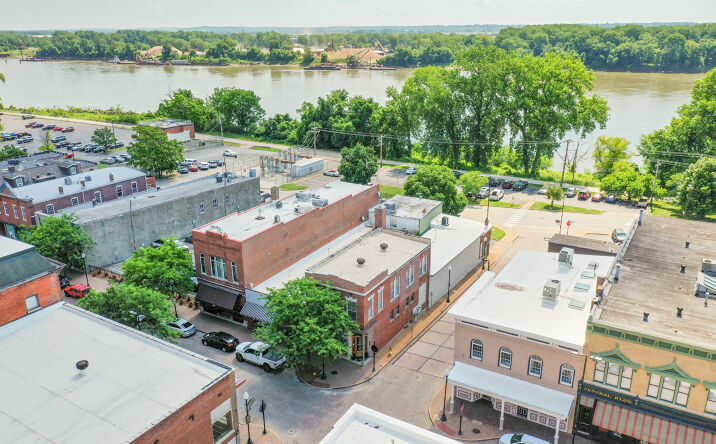 Pictures of Office property located at 300 N Main St, St Charles, MO 63301 for lease - image #1