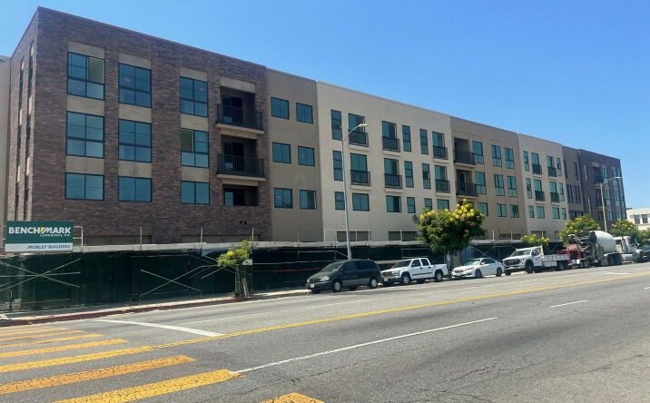 Pictures of Retail property located at 3300 W Washington Blvd, Los Angeles, CA 90018 for lease - image #1