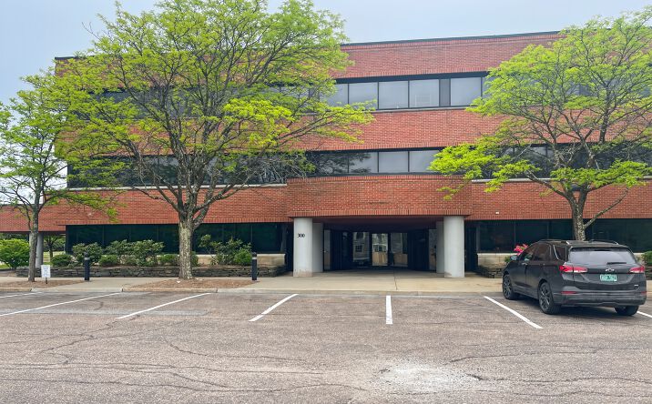 Pictures of Office property located at 300 Interstate Corporate Ctr, Williston, VT 05495 for lease - image #1