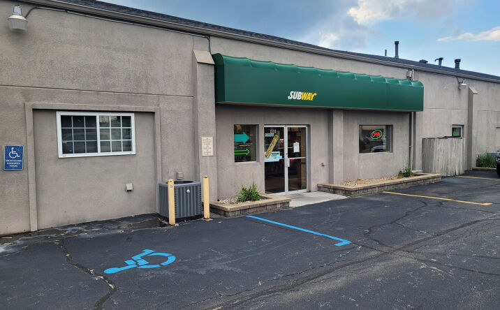 Pictures of Retail, Restaurant property located at 1710 E Lincolnway, Valparaiso, IN 46383 for lease - image #1