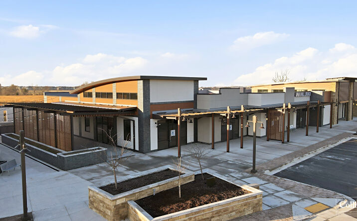 Pictures of Retail, Office, Restaurant property located at 5761 W Sunset Ave, Springdale, AR 72762 for lease - image #1