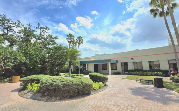 Pictures of Office property located at 850 13th Ave E, Bradenton, FL 34208 for lease - image #1