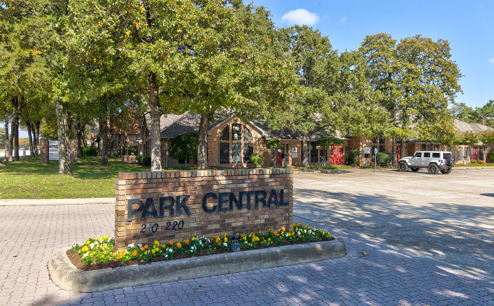 Pictures of Office property located at 220 Park Blvd, Grapevine, TX 76051 for lease - image #1