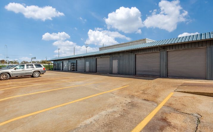 Pictures of Office, Industrial, Special Purpose property located at 10820 C F Hawn Fwy, Dallas, TX 75217 for lease - image #1