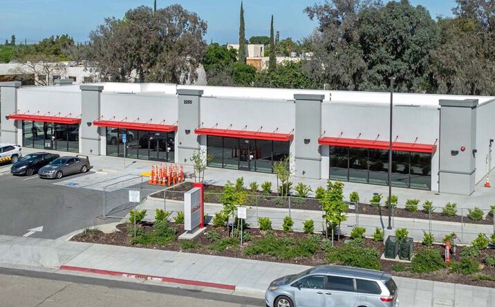 Pictures of Retail, Restaurant property located at 2250 N Weber Ave, Fresno, CA 93705 for lease - image #1