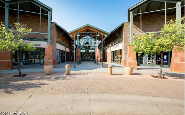 Pictures of Retail property located at 3250 Gateway Blvd. Big Box Suites, Prescott, AZ 86303 for lease - image #1