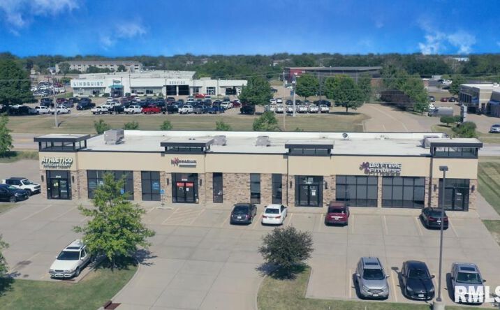 Pictures of Office, Restaurant, Retail property located at 3260 RIDGE Point, Bettendorf, IA 52722 for lease - image #1