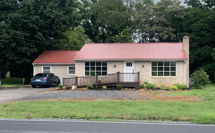 Pictures of Office property located at 390 Alexander Spring Rd, Carlisle, PA 17015 for lease - image #1