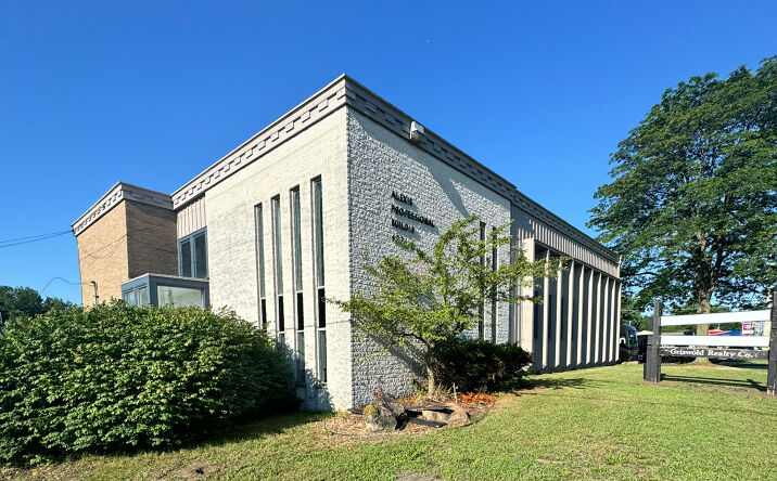 Pictures of Retail, Office, Special Purpose property located at 4221 W Alexis Rd, Toledo, OH 43623 for lease - image #1