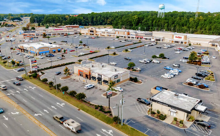 Pictures of Retail property located at 1305 E Broad Ave, Rockingham, NC 28379 for lease - image #1