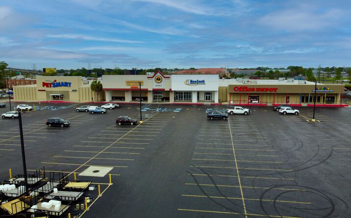 Pictures of Retail, Industrial property located at 6851 Veterans Memorial Blvd, Metairie, LA 70003 for lease - image #1