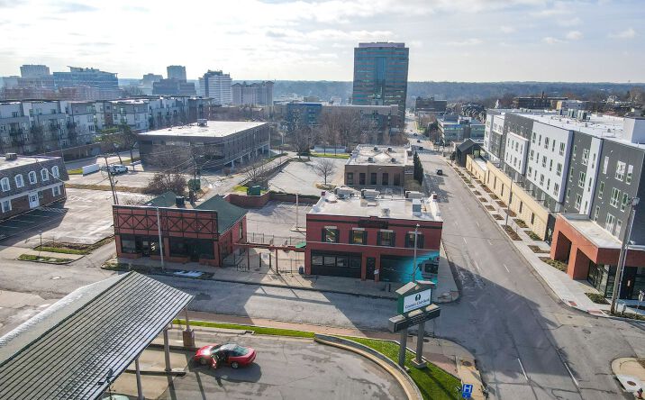 Pictures of Retail property located at 917 W 44th St, Kansas City, MO 64111 for lease - image #1