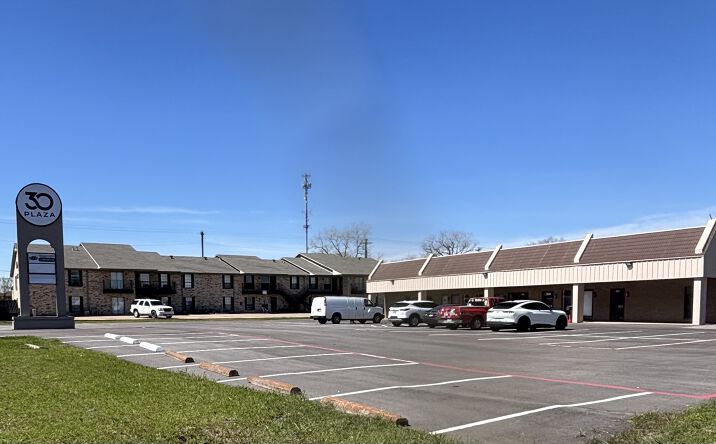 Pictures of Retail, Office, Special Purpose property located at 1118 I-30 Frontage Rd, Greenville, TX 75402 for lease - image #1