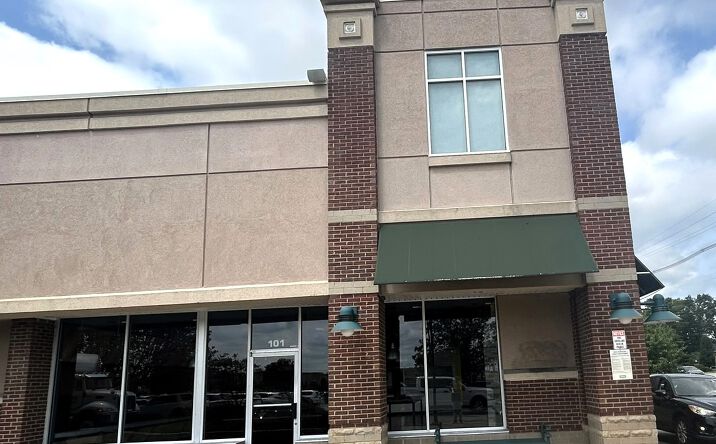Pictures of Restaurant property located at 4600 Shelbyville Rd, Saint Matthews, KY 40207 for lease - image #1