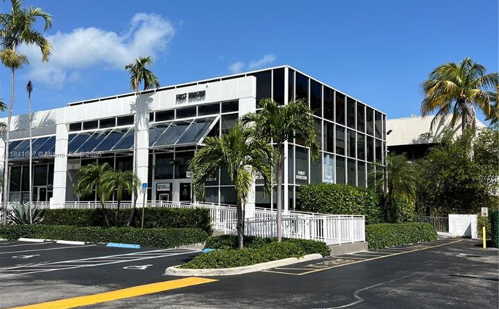 Pictures of Retail property located at 260 Crandon Blvd # A51, Key Biscayne, FL 33149 for lease - image #1