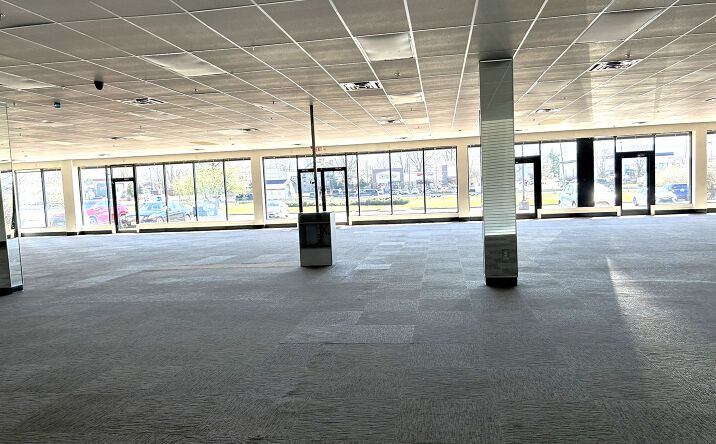 Pictures of Retail property located at 2100 S Hurstbourne Pkwy, Louisville, KY 40220 for lease - image #1